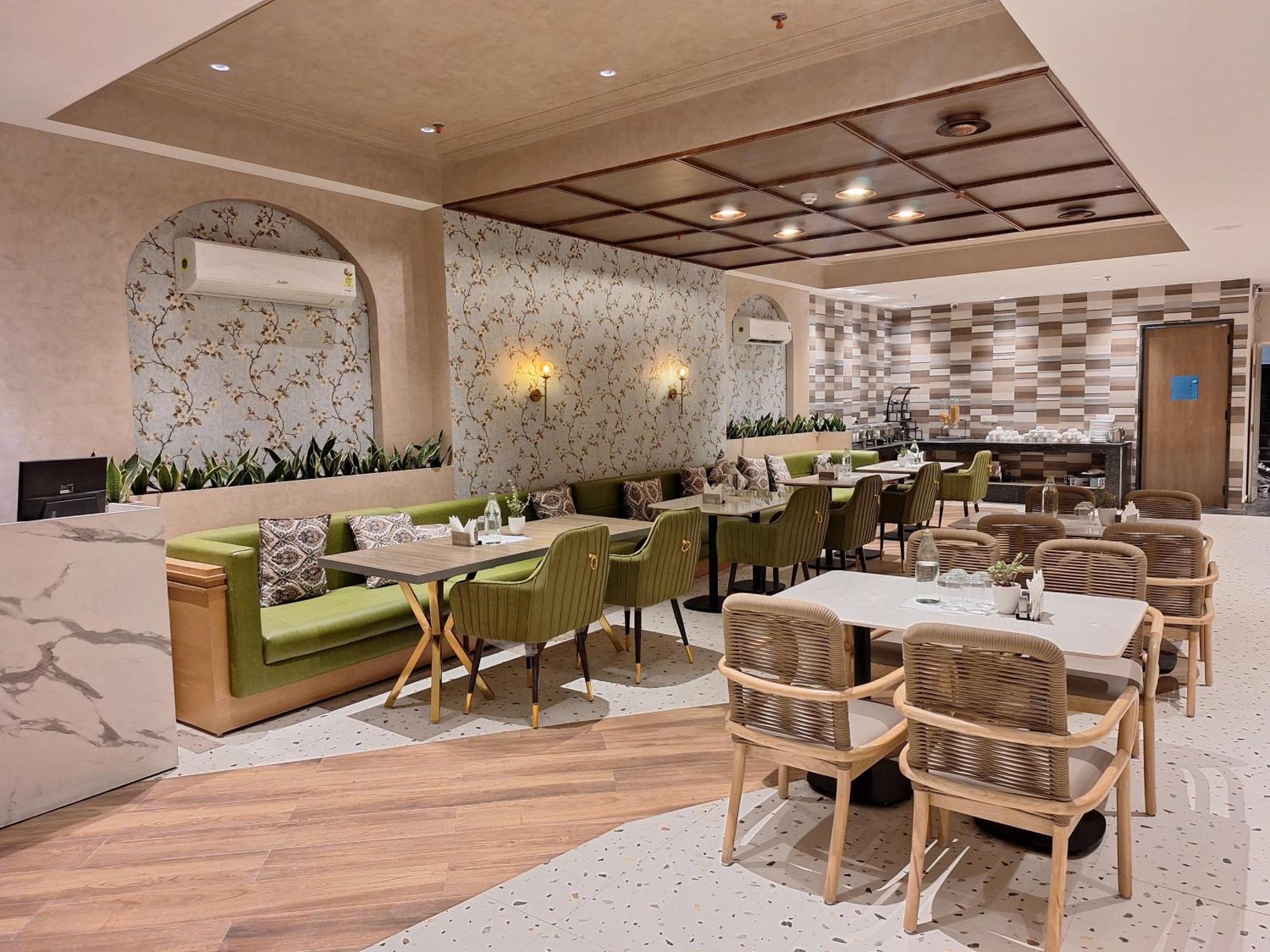 Hotel Iva Premium Delhi Airport With Airport Drop Nuova Delhi Esterno foto